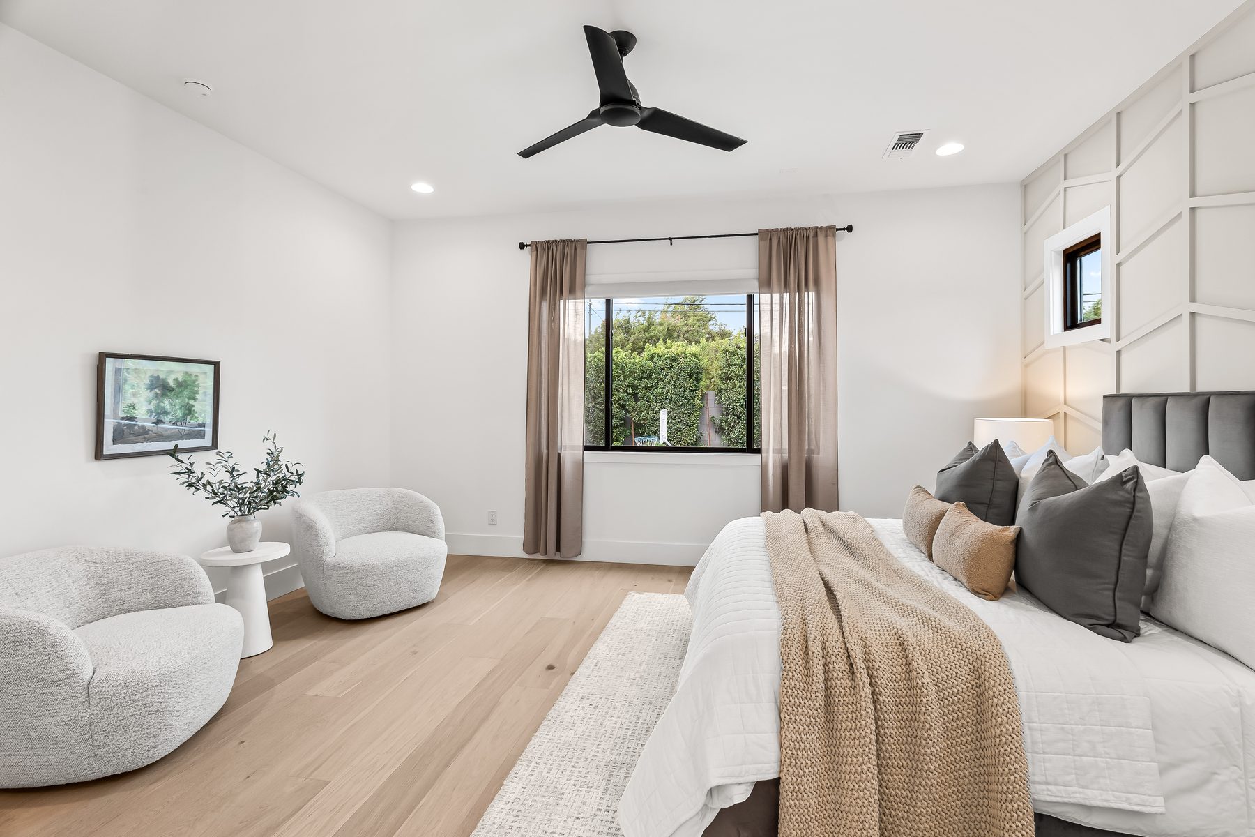 Primary suite with sitting area and ceiling fan at 5513 E Verde Lane
